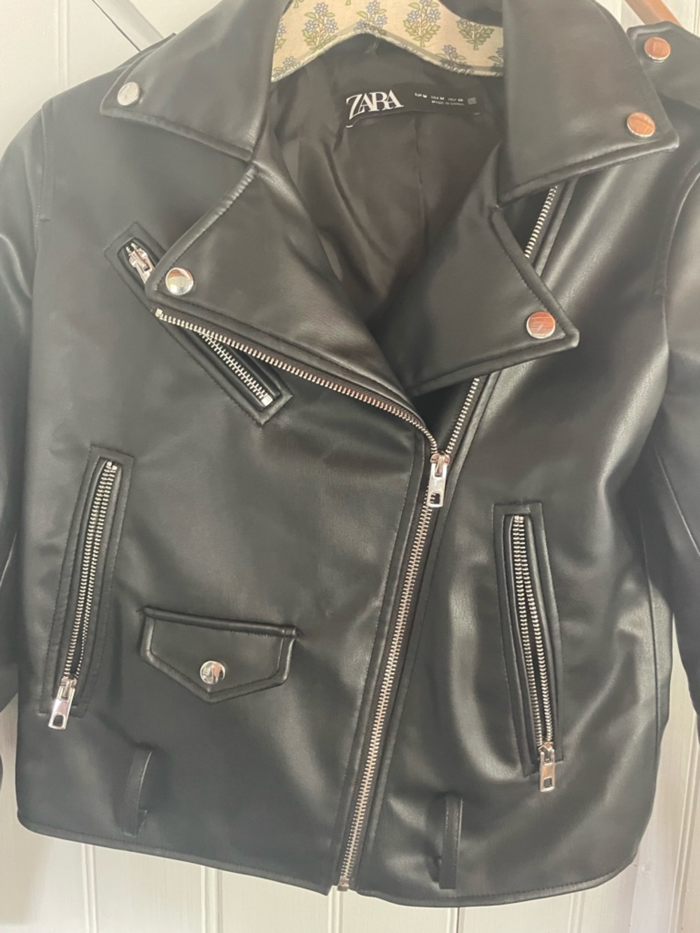 Zara Black Faux Leather Biker Jacket with Zip Details💙🚲 - Picture 2 of 4